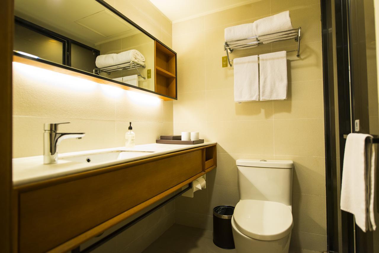 Ji Hotel Shanghai Hongqiao Airport Huqingping Highway Buitenkant foto